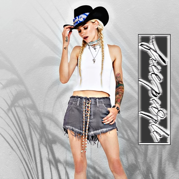 FREE PEOPLE + DOLLS KILL | Cutoff Lace-Up Frayed Hems Jean Shorts Size: 27 - Picture 2 of 3